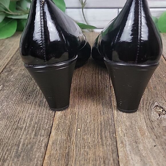 Softspots heeled black pumps Size 8M - Picture 8 of 9